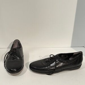 Easy Spirit Black Leather Snakeskin Pattern Lace-Up Shoes